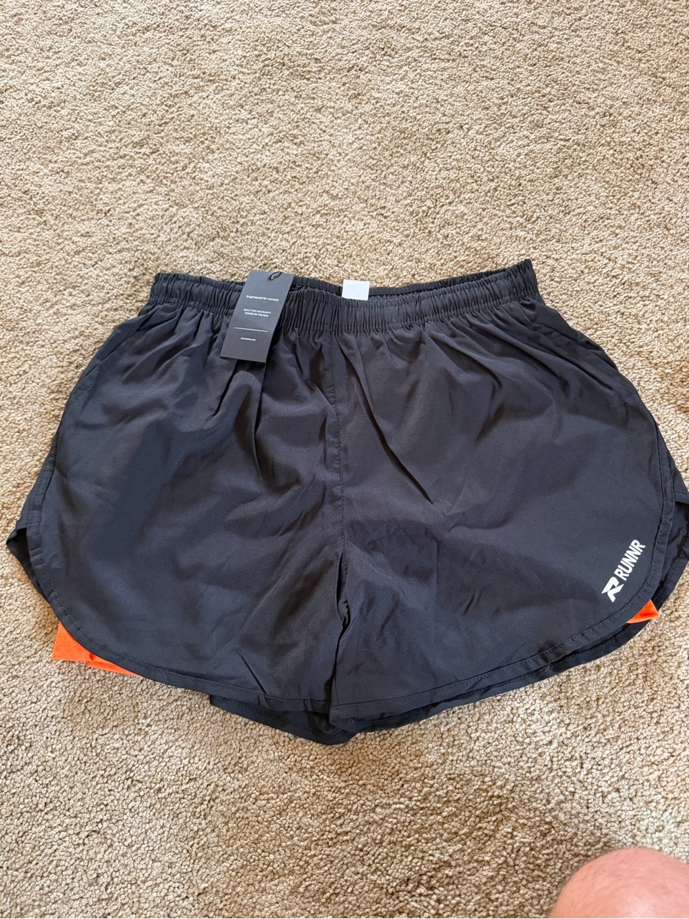 Men Runnr shorts with orange liner